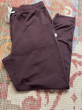 Vuori Women’s Performance Joggers Brown Size L